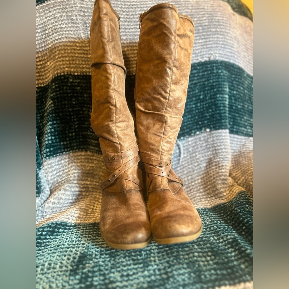 Size 9 leather boots